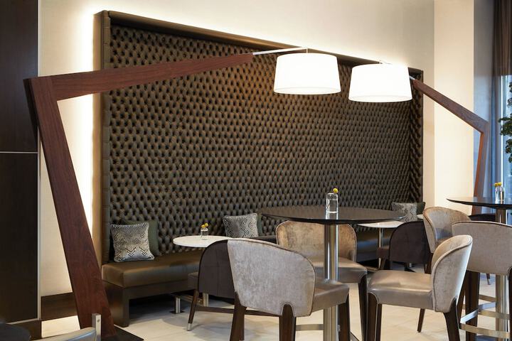 Lounge 73 of 92