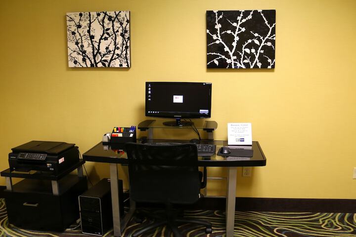 Business Center 76 of 77
