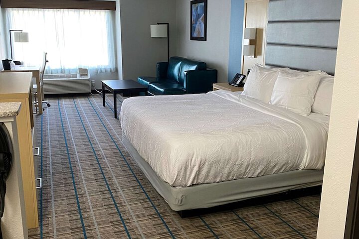 Room 13 of 22