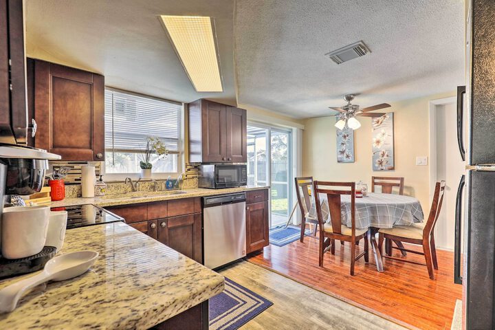 Family Home w / Lanai & Yard in Port Richey!