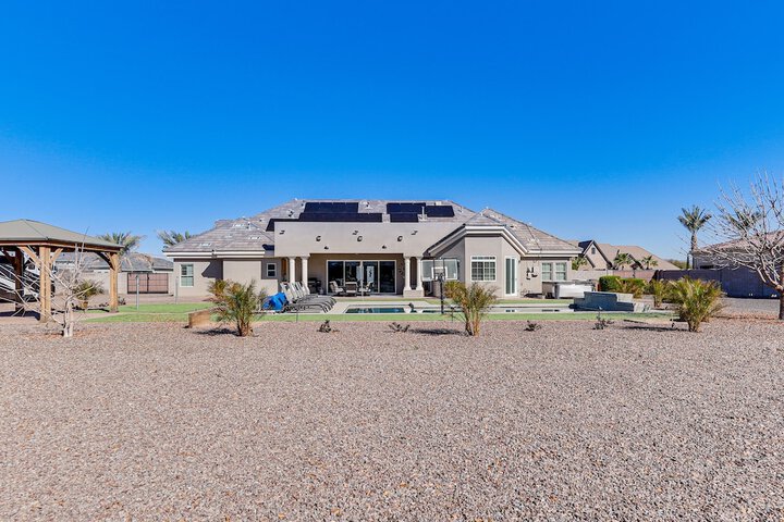 Spacious Queen Creek Home w / Hot Tub & Pool!
