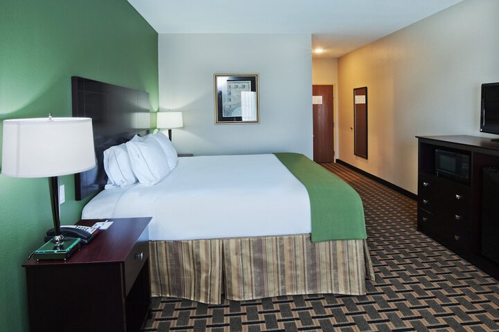 Room 9 of 28