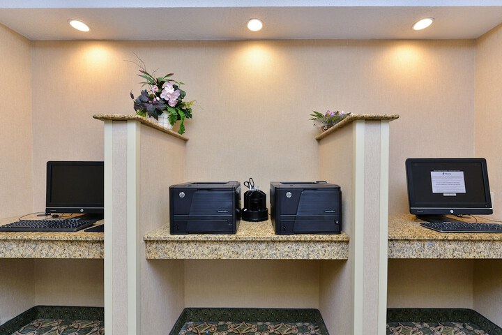 Business Center 62 of 65