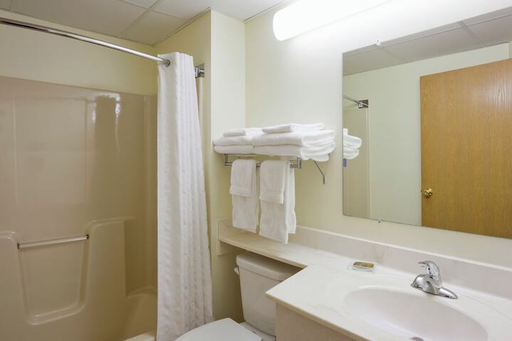 Paynesville Inn & Suites