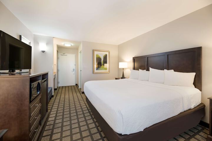Room 8 of 27