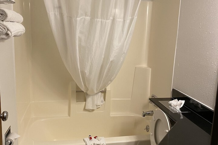 Travelodge by Wyndham La Porte / Michigan City Area