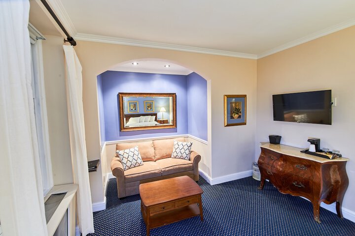 Room 33 of 50