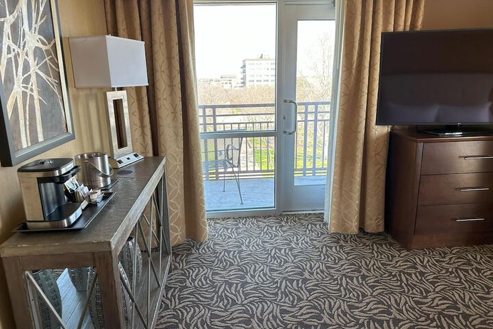 DoubleTree by Hilton Bay City - Riverfront