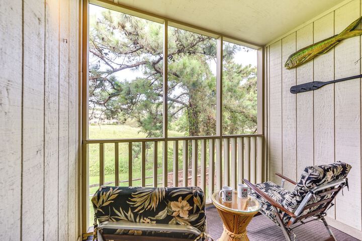 Little River Condo w / Pool Access: 5 Mi to Beach