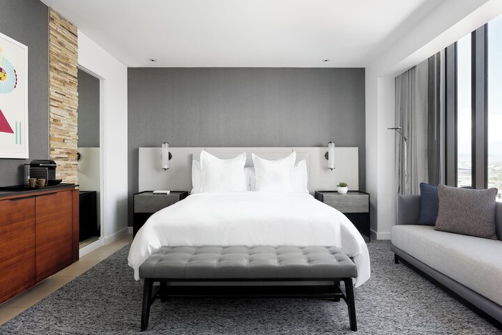 Room 52 of 109