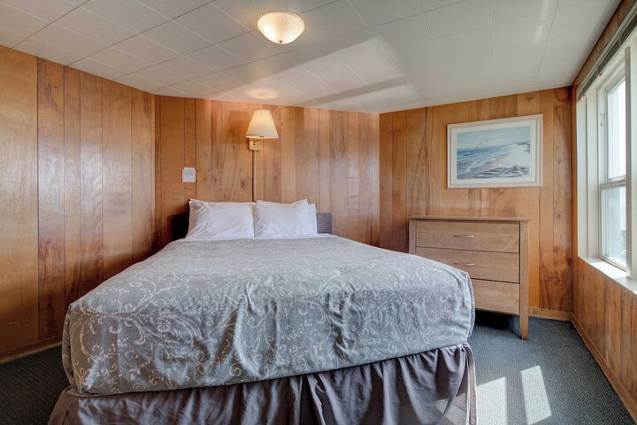 Ester Lee Oceanview Inn