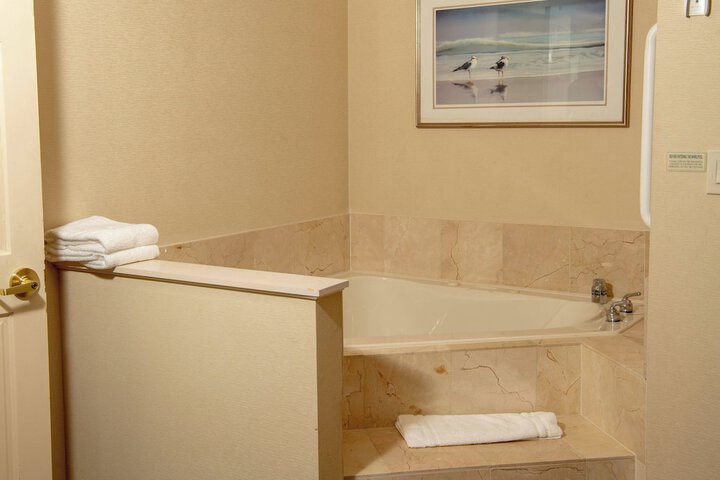 Courtyard by Marriott Erie