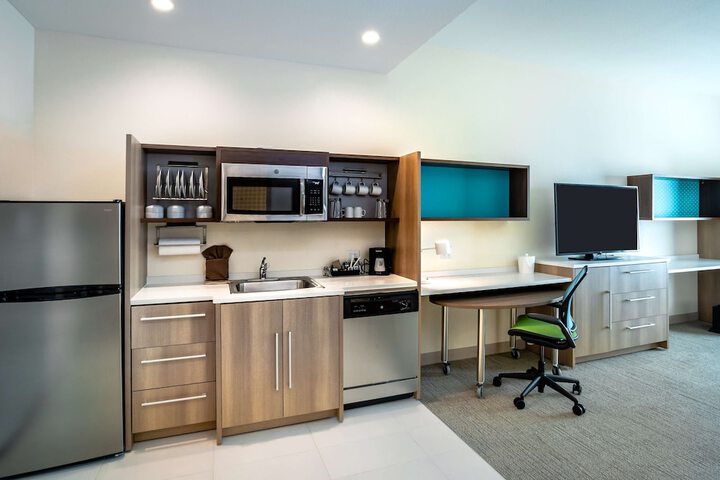 Room 6 of 16