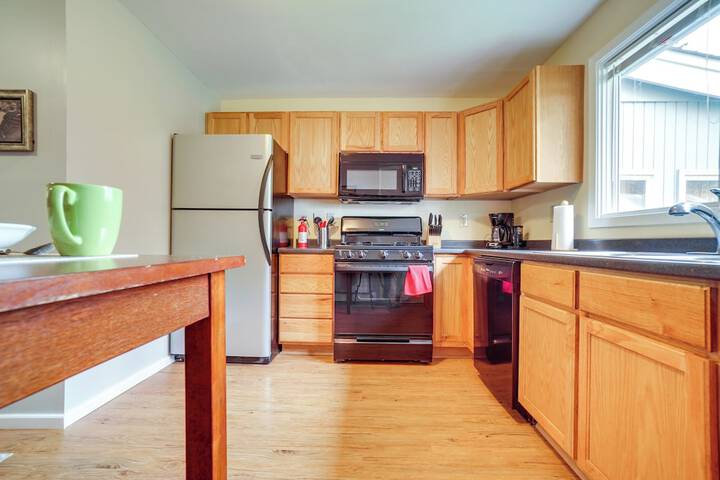 Convenient Kenai Apt - 3 Mi to Beach & Fishing