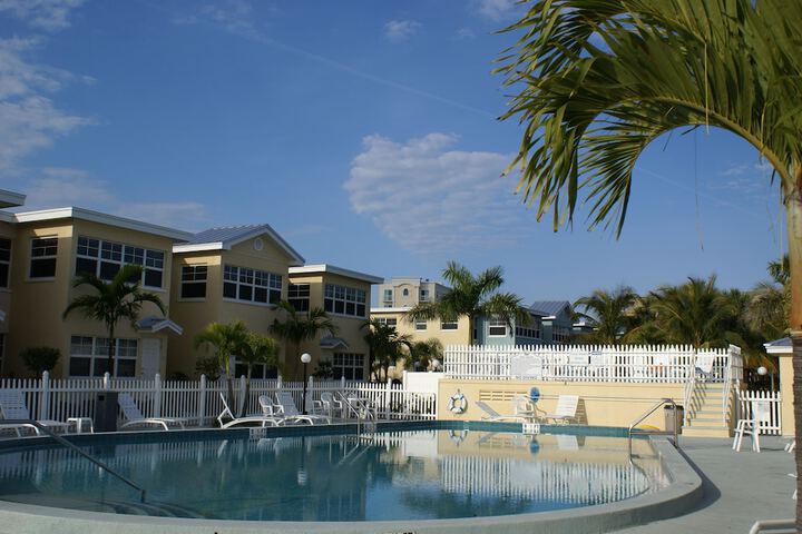 Barefoot Beach Resort
