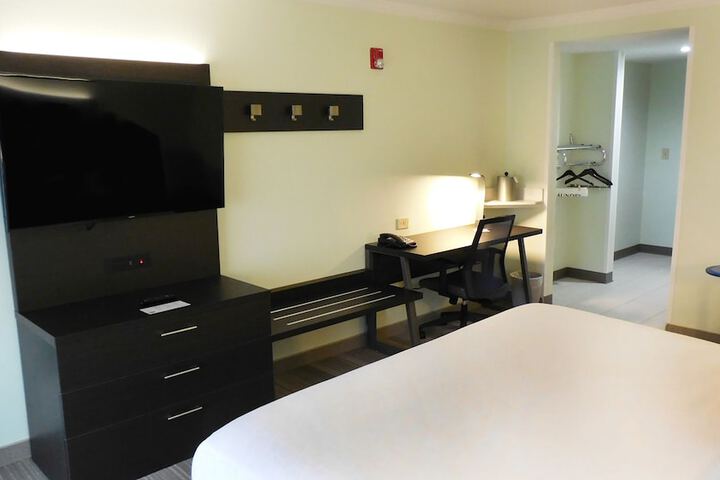 Room 28 of 43