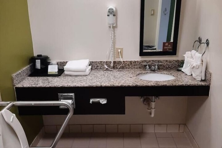 Room 8 of 26