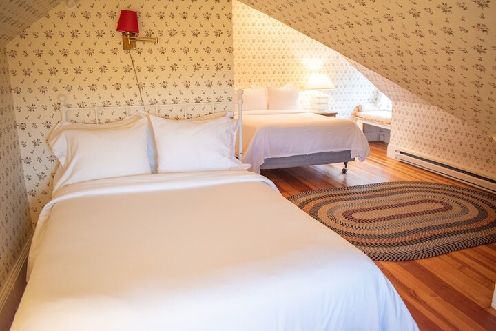 Room 75 of 132