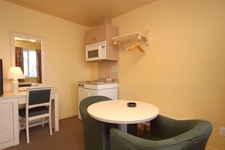 Room 11 of 43
