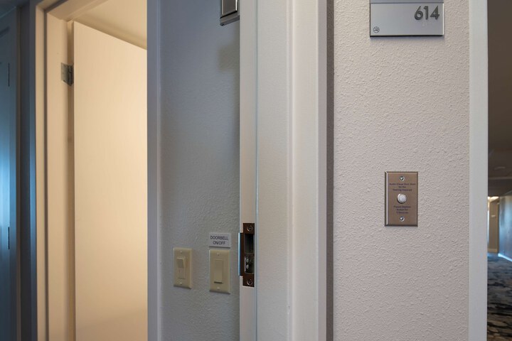 Room 34 of 80