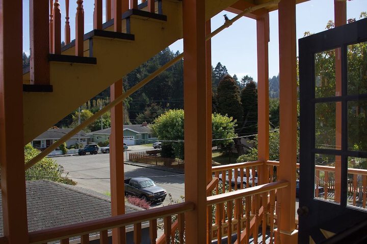 Gingerbread Mansion Inn