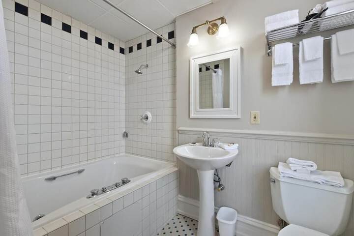 Room 15 of 19