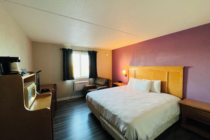 Room 4 of 12