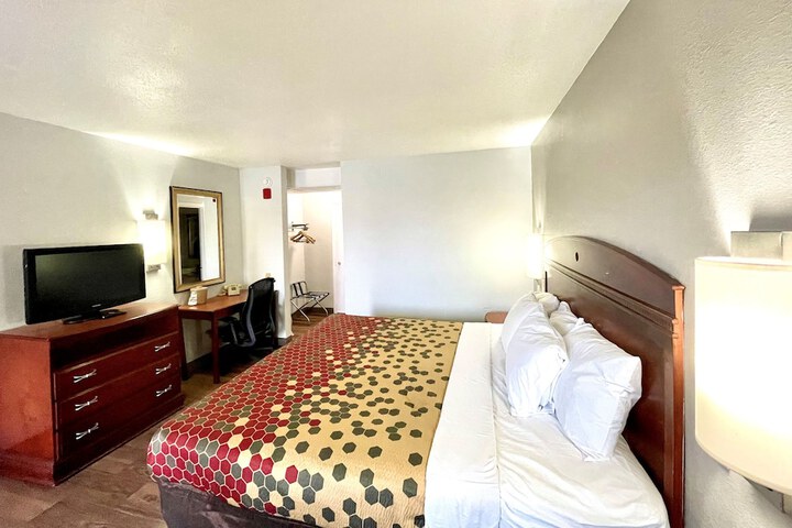 Room 10 of 15