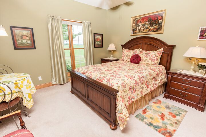 Room 33 of 65