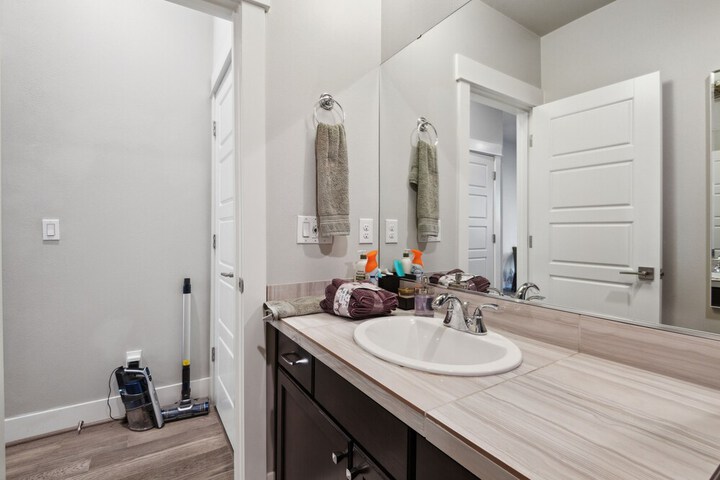 Cozy 1br Retreat in Sammamish 1 Bedroom Apts