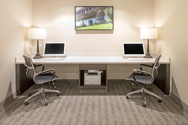 Business Center 68 of 69