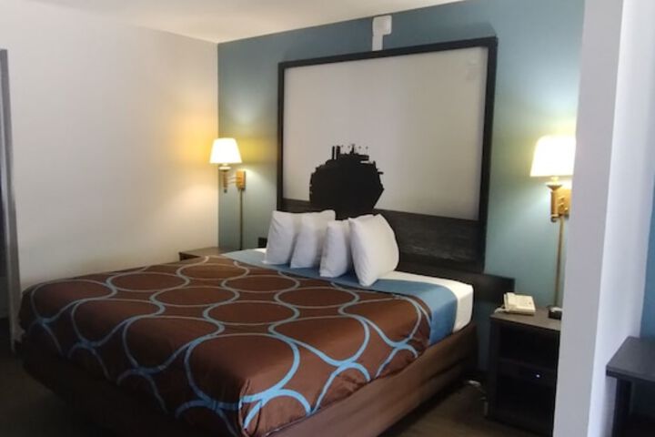Room 27 of 48