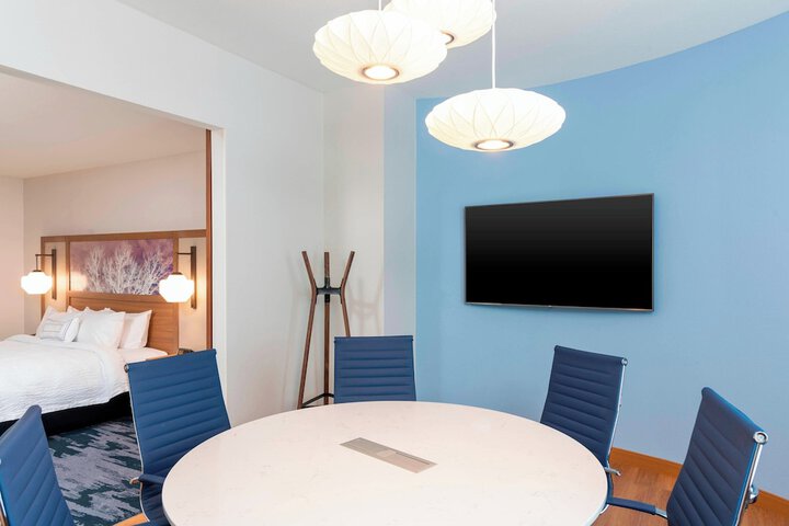 Fairfield Inn & Suites by Marriott Fair Oaks Farms