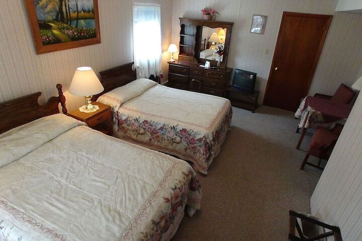 Room 8 of 18