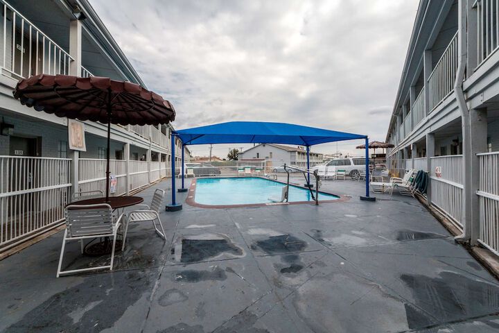 Pool 10 of 36