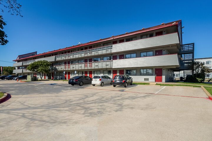 Hotel 8 of 33