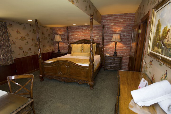 Room 74 of 461