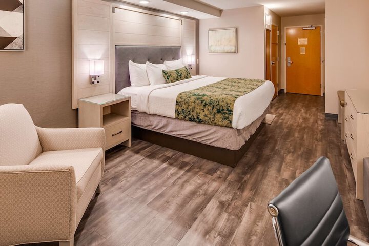 Room 11 of 27