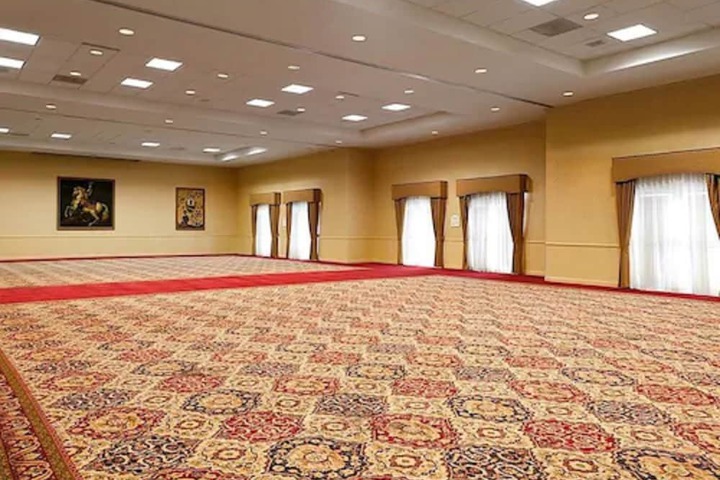 Ballroom/Hall 52 of 64