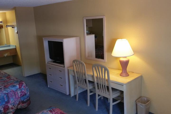Room 27 of 46