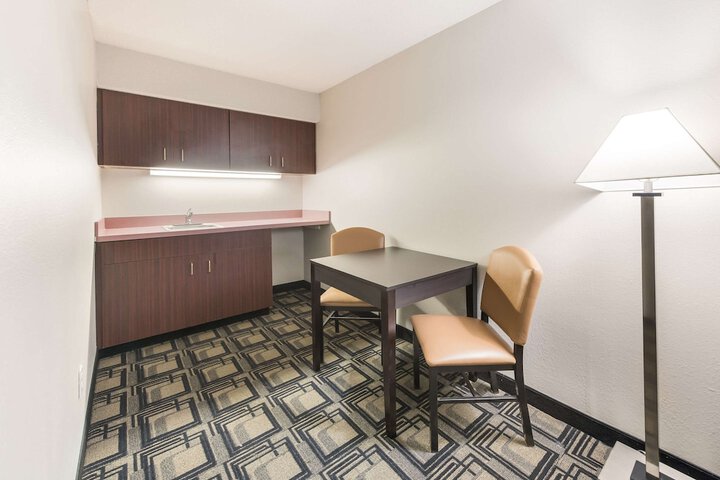 Room 15 of 60