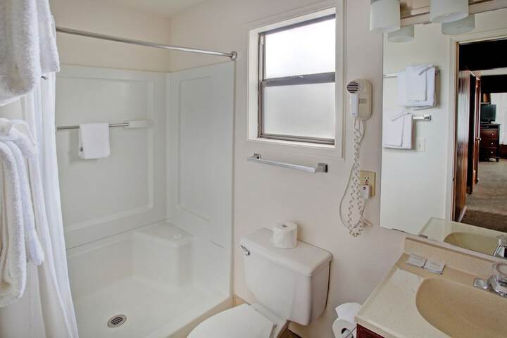 Clarion Inn Surfrider Resort