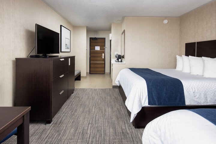 Room 11 of 28