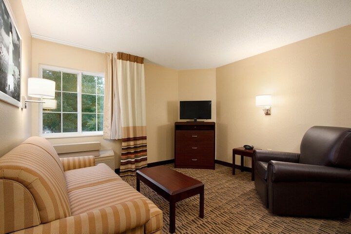 Room 17 of 38