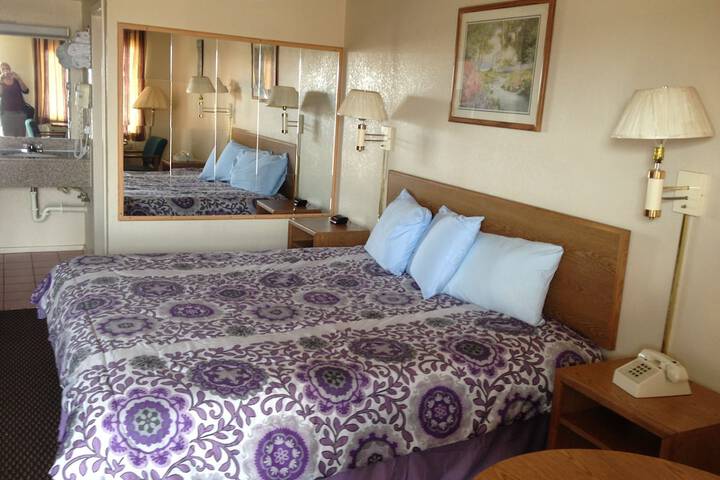 Room 9 of 20