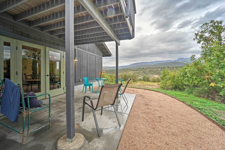Pet-friendly Mancos Gem w / Patio & Fire Pit!