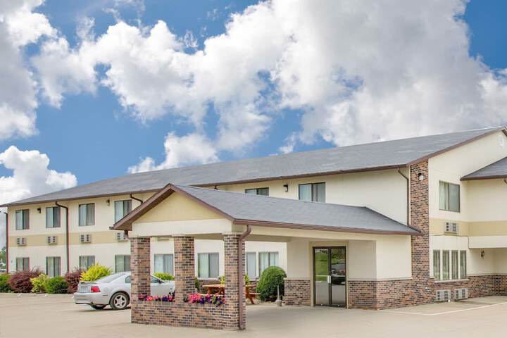 Travelodge by Wyndham Lamoni