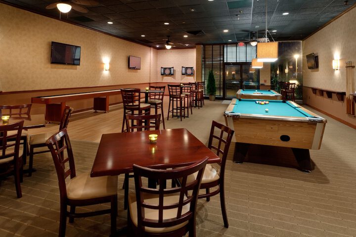 Lounge 44 of 55