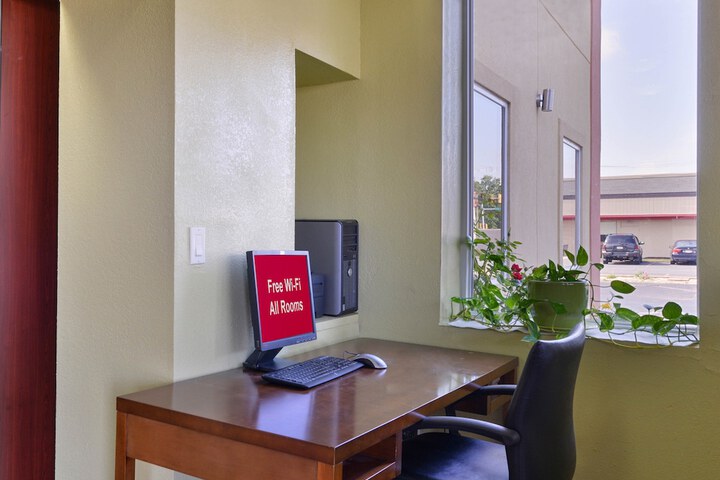 Business Center 26 of 26