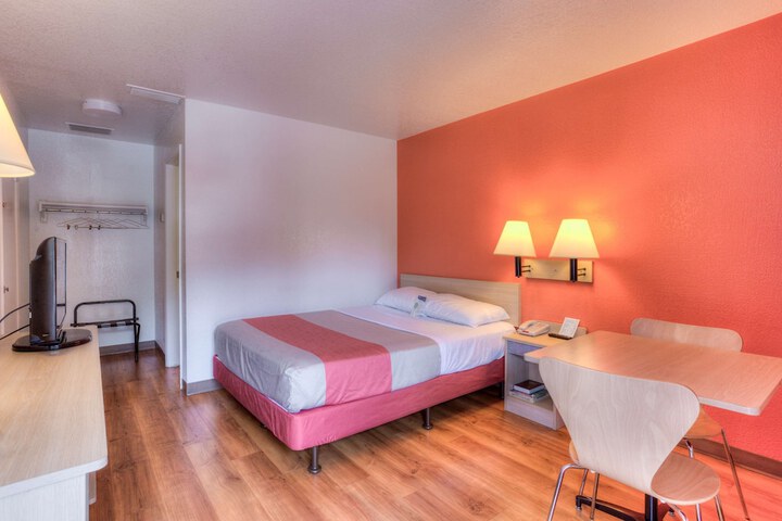 Room 28 of 31